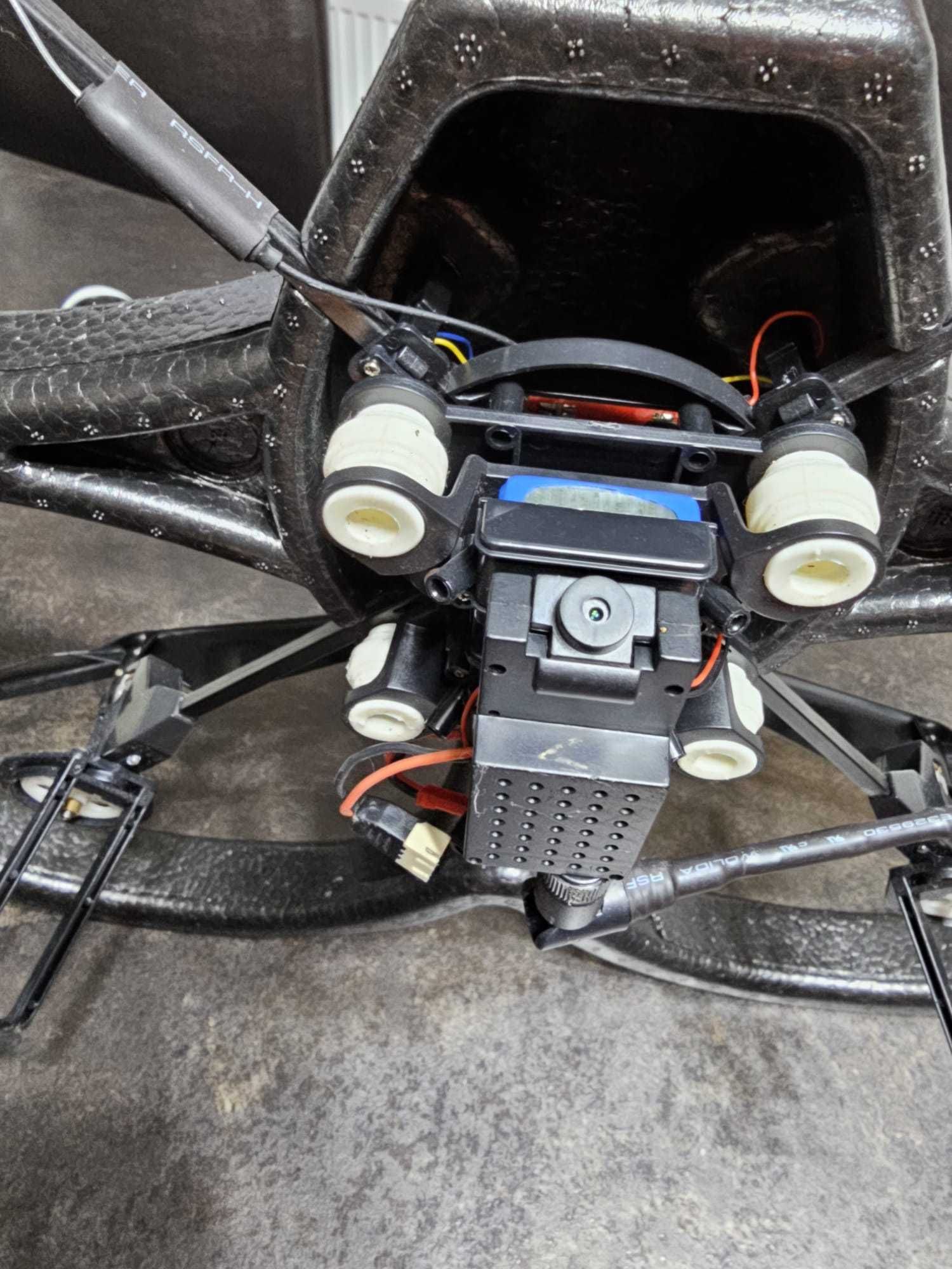Drona Quadcopter cu camera video live pe telecomanda 60x60x6cm
