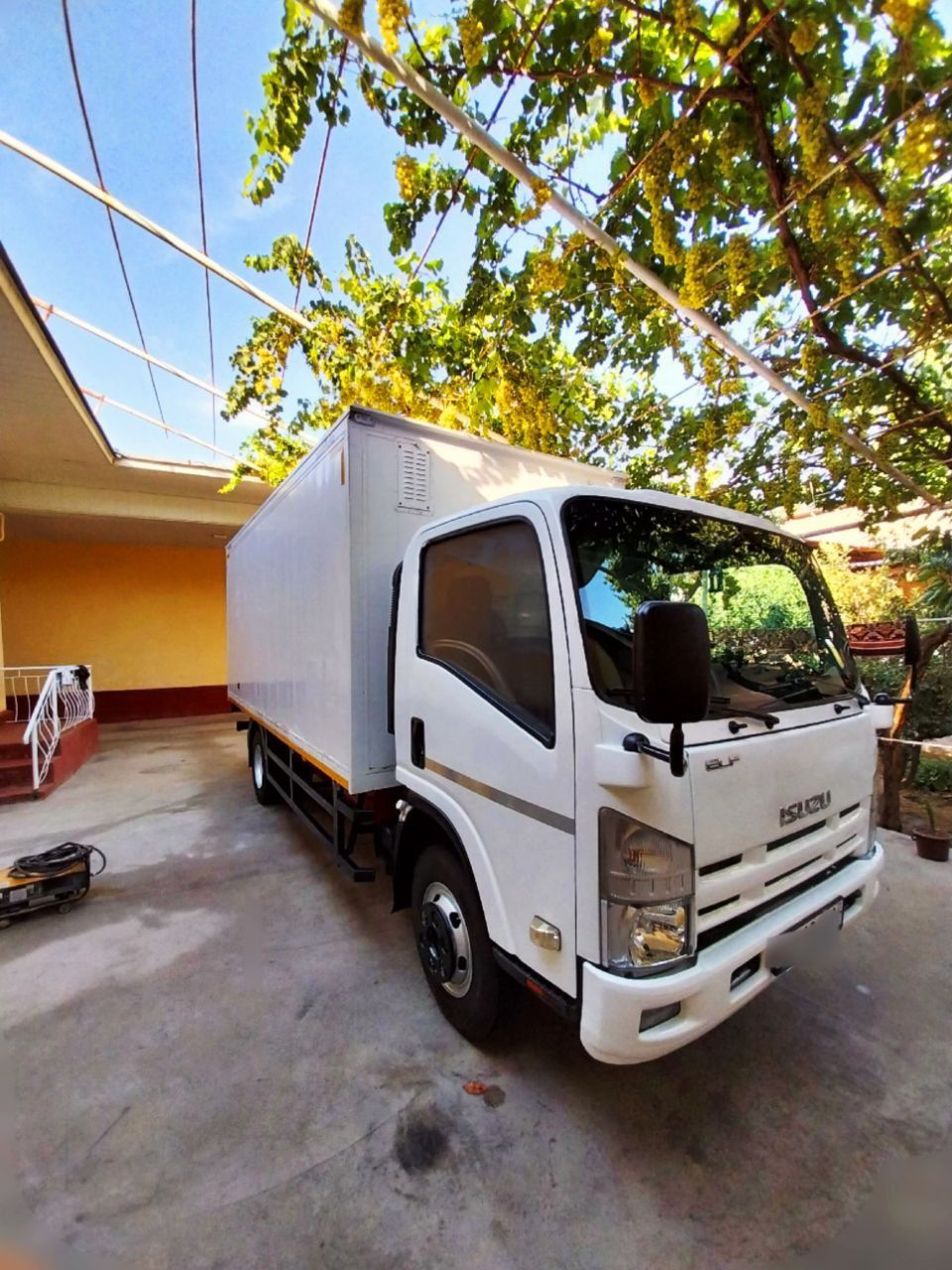 Isuzu NQR sotiladi xolati a'lo