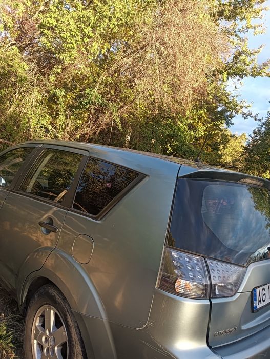 Vând Mitsubishi Outlander
