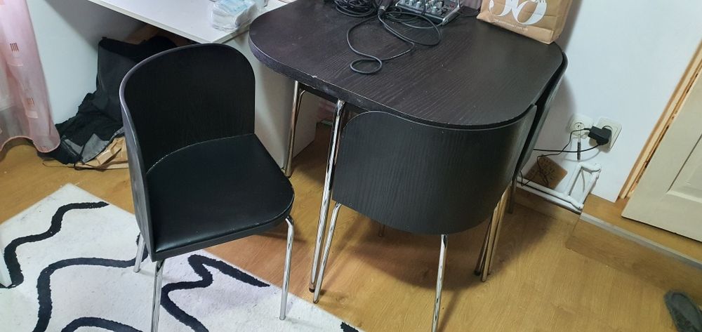 Vand masa Ikea 84x84 cm 4 scaune pe colt