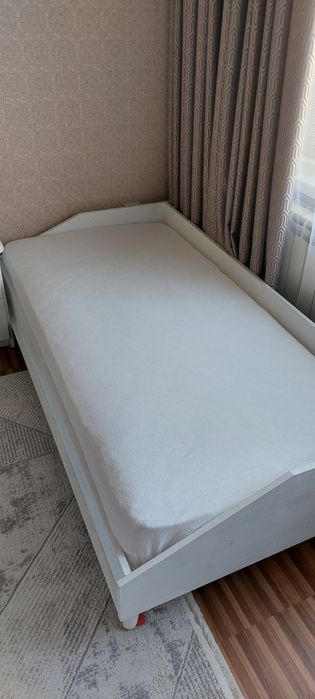 Продам матрас детский с кроватью