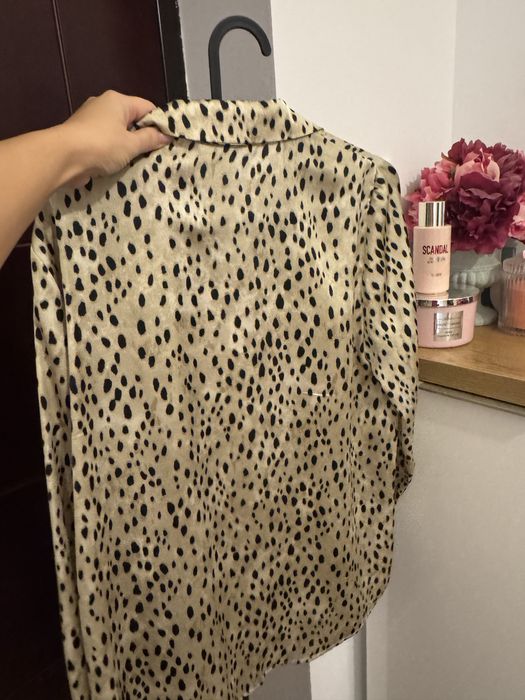 Vand 2 camasi Zara XS stare perfecta