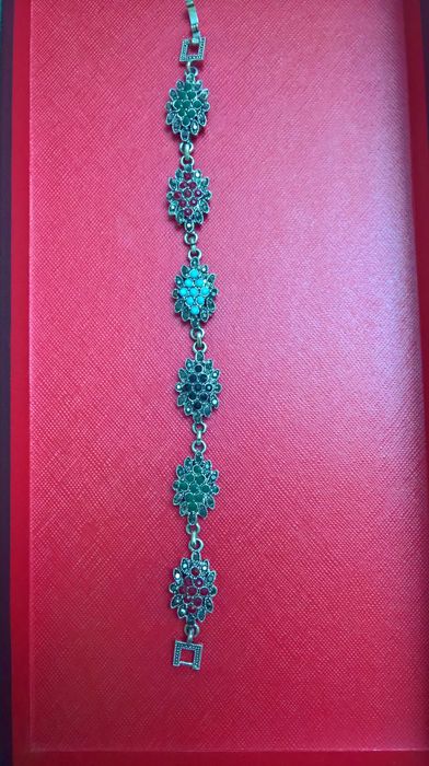 Bratara argintie cu pietre decorative