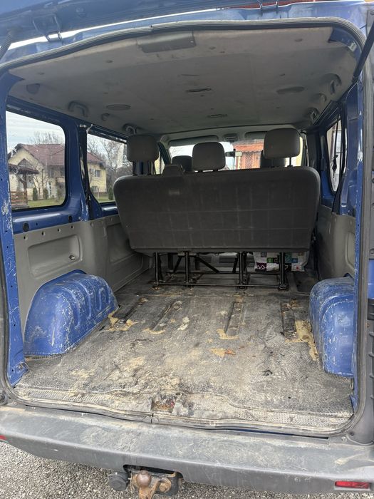 Opel  Vivaro 2.5