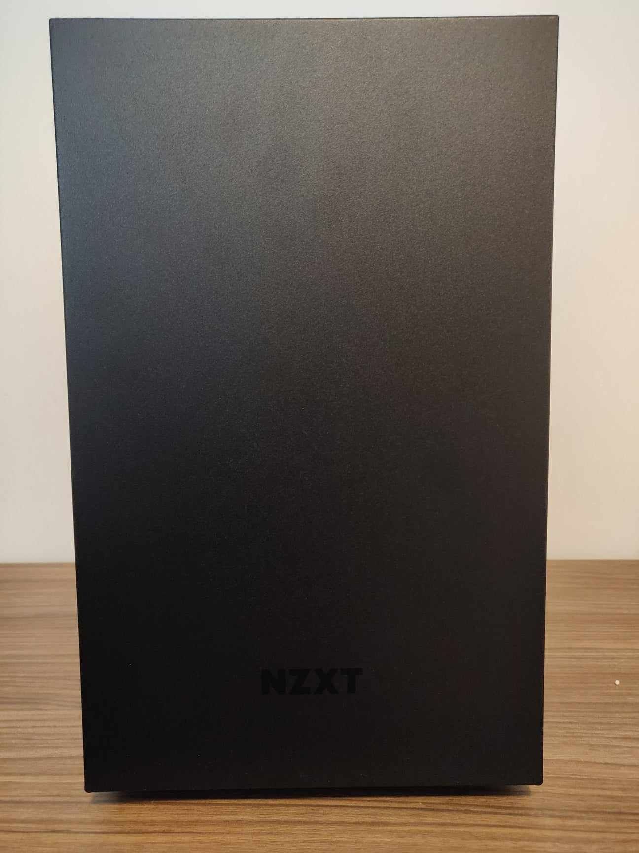 Кутия за компютър NZXT H210i