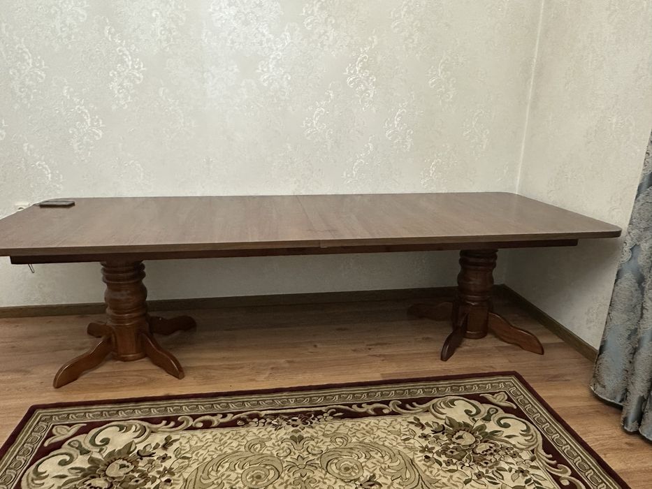 Продается стол для гостей