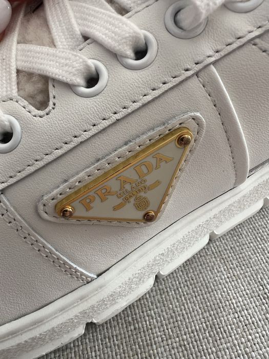 Бели маратонки Prada