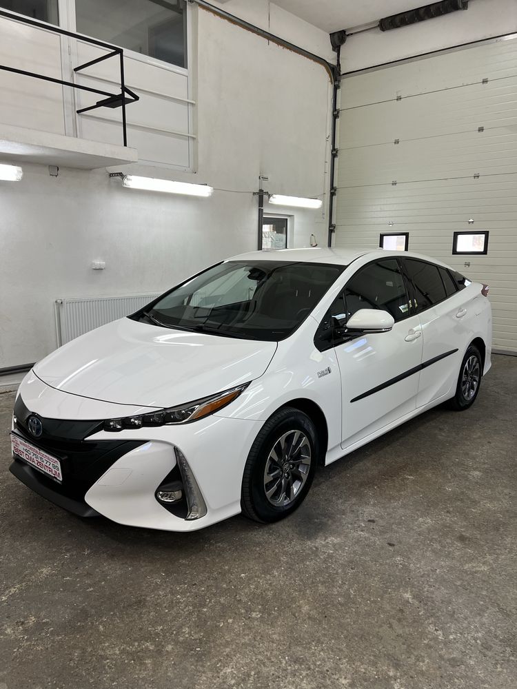 Toyota Prius Plug-in Hybrid, Head-up, pretul afisat este cu TVA inclus