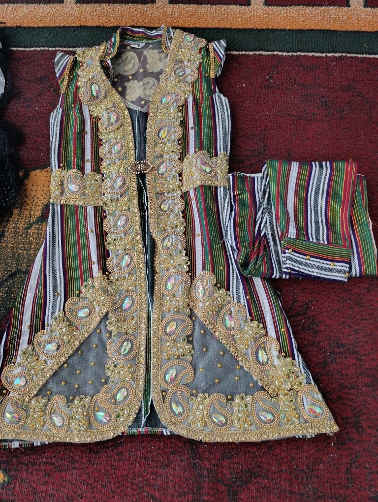 Vechirni koʻylaklar