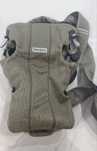 Vand marupiu Babybjorn anatomic Mini cu pozitii multiple de purtare
