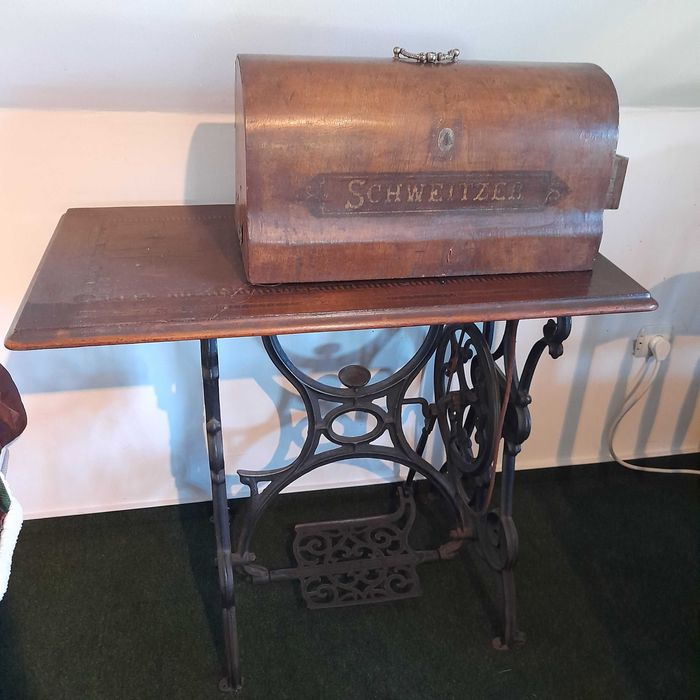 Masina de cusut Singer