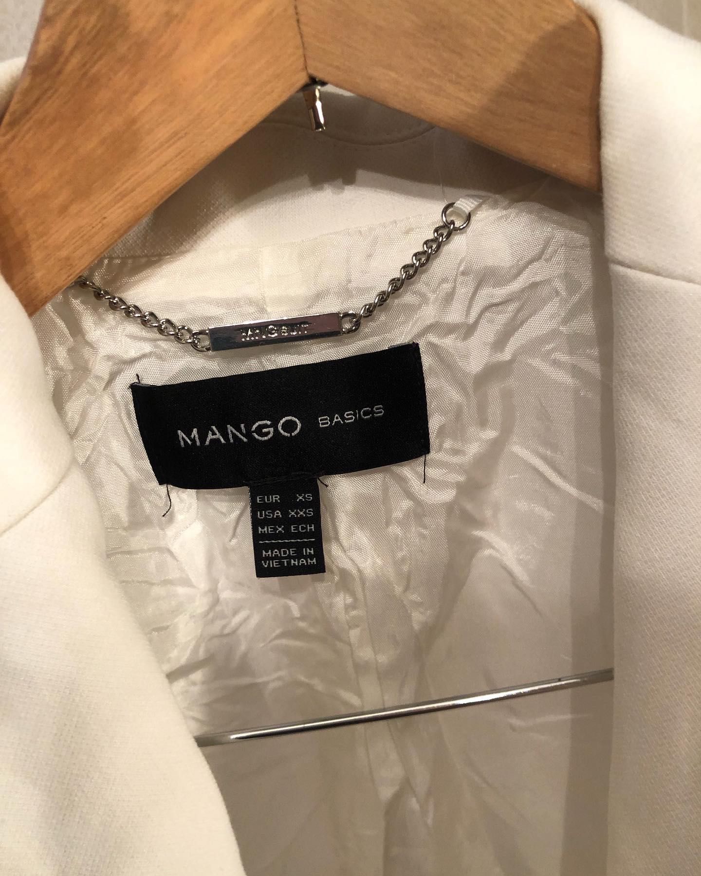 Белые пиджаки от ZARA и MANGO