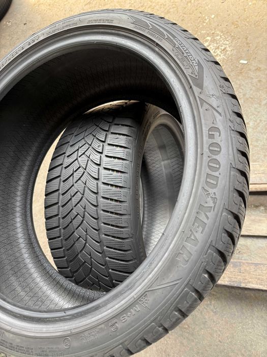 2x Anvelope Iarna 225/40 R18 - GoodYear Ultra Grip Performance Gen.1