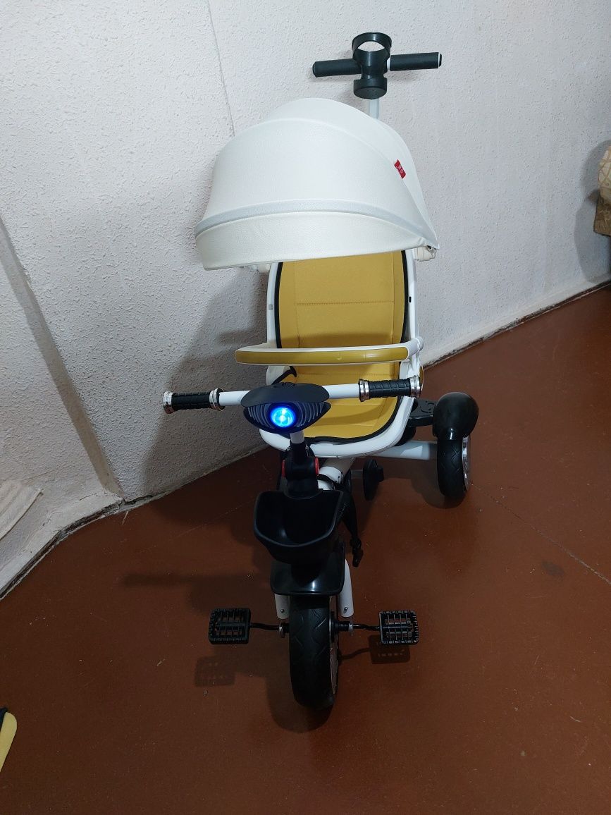 Velokalyaska yangi. Luxmom brendiga tegishli.