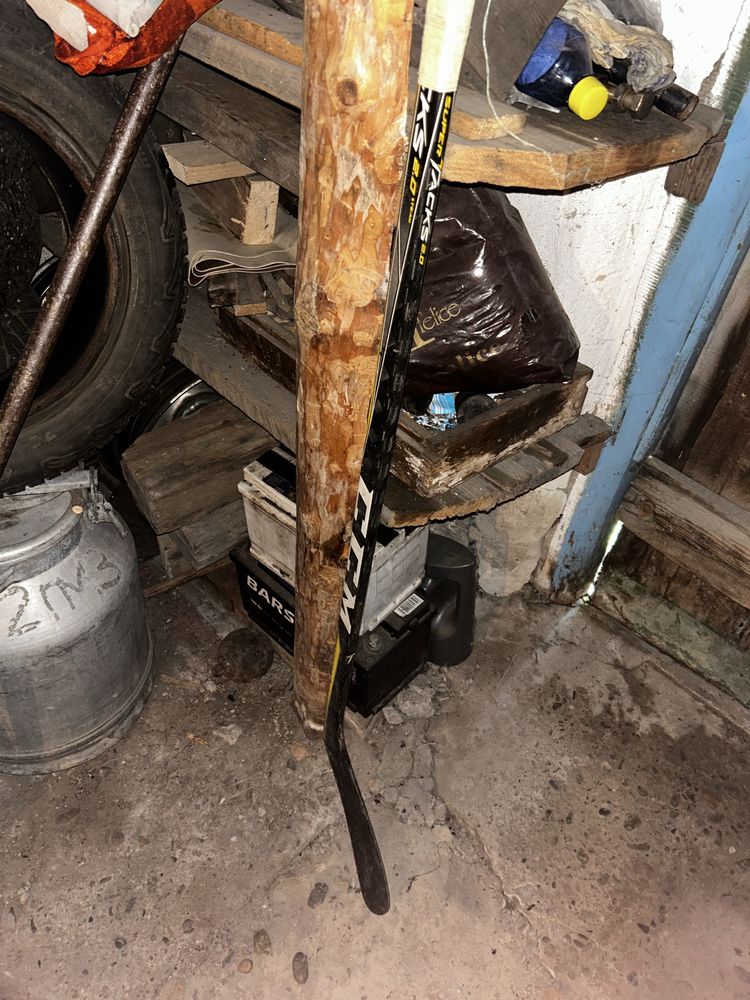 Продам клюшку детскую , подрастковую