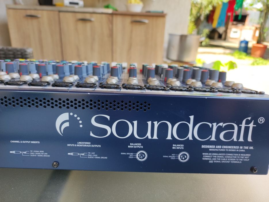 Mixer Soundcraft EFX 12 . Nou