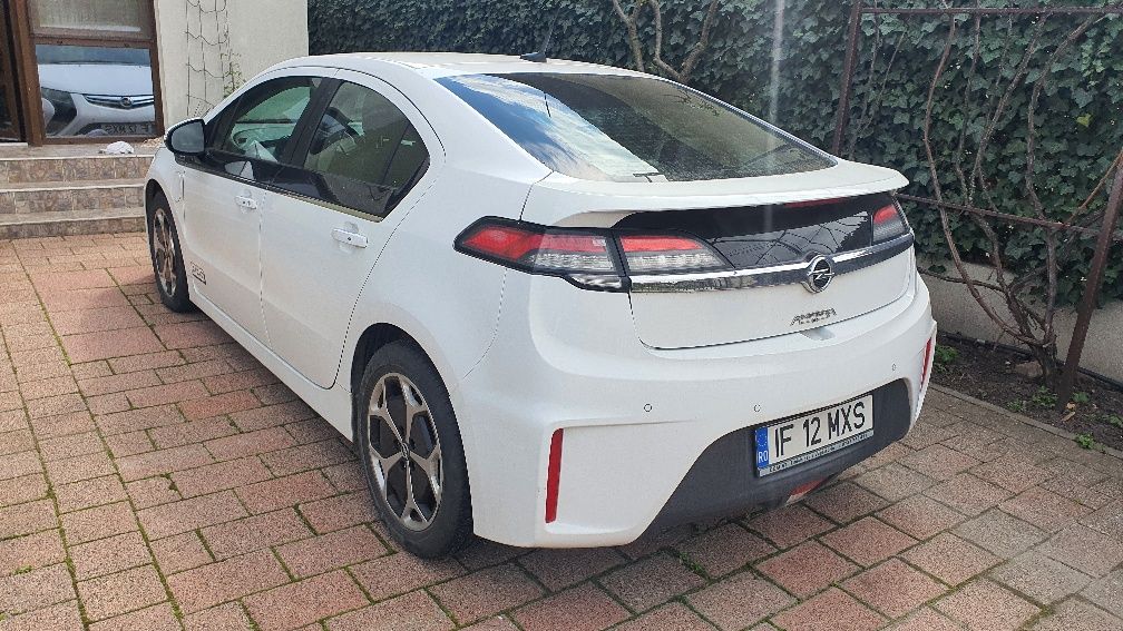 Opel Ampera hybrid