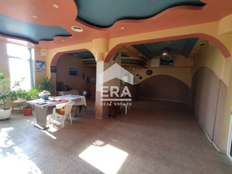 Продава се уникален имот в Димитровград – търговски обект и жилищна ча