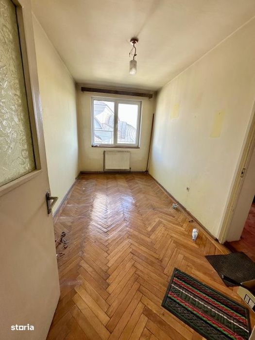 Apartament de 4 camere , Dealul Florilor .