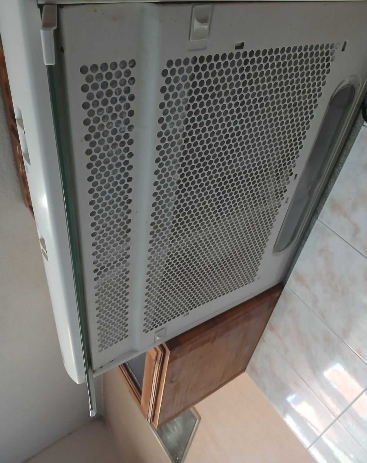 Продавам печка с фурна BEKO и абсорбатор Whirlpool.