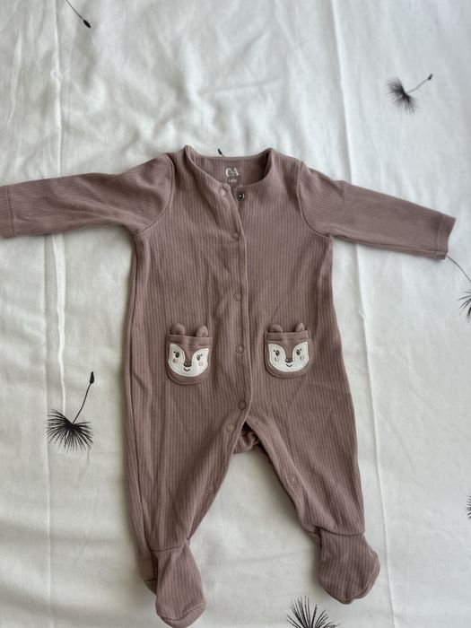 Vand 4 body intregi pentru bebelusi 1 luna