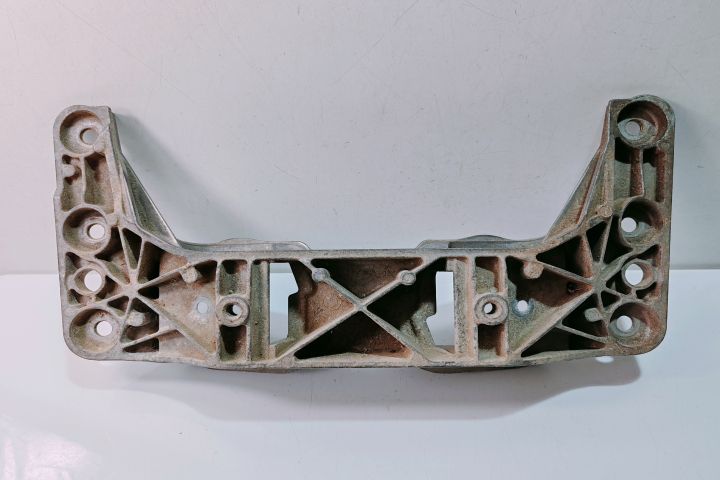 Suport motor  Central  676996502 BMW Seria 5 E60/E61 seria