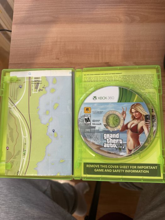 Xbox 360E cu 2 controllere, kinect si gta 5