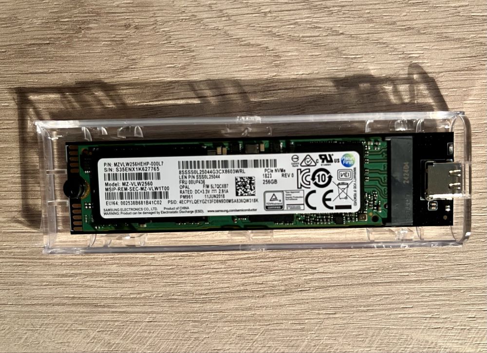 M.2 NVMe към USB четец