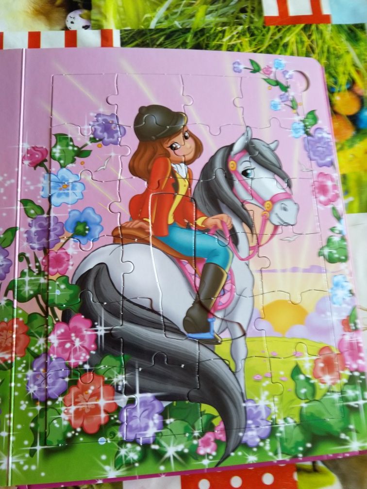 Carte puzzle cu ponei