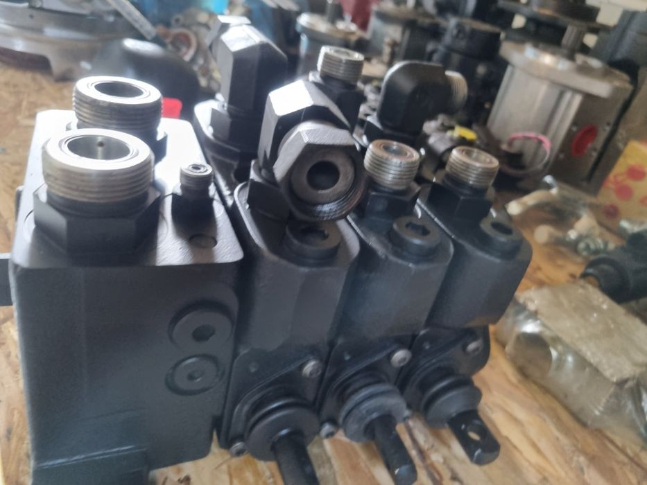Distribuitor Caterpillar 428 E