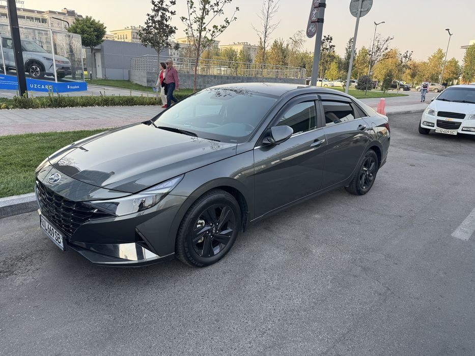 Hyundai Elantra sotiladi