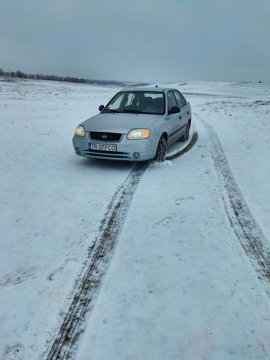Dezmembrez Hyundai accent 2005
