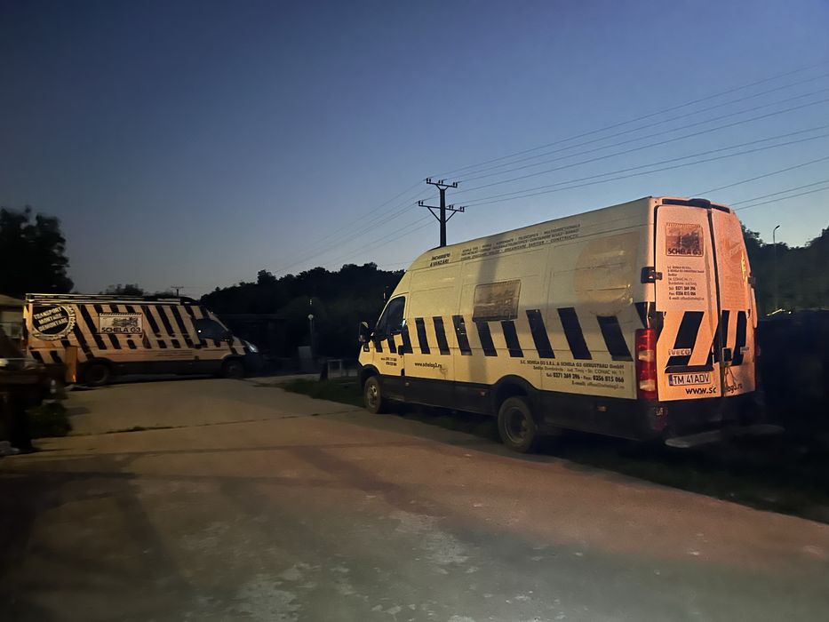 Transport Profesionist platforma cu macara si microbuz.