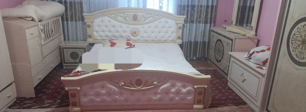 Spalniy komplekt sotiladi. Holati yaxshi.