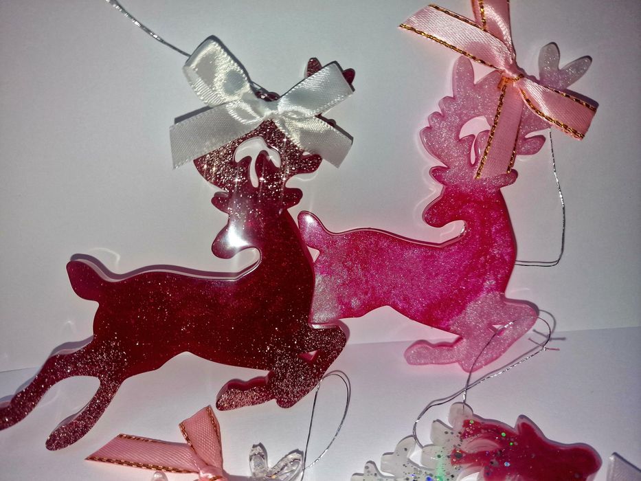 Коледни еленчета от епоксидна смола