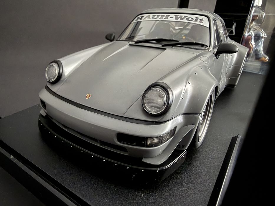 Macheta Porsche 911 cu Figurina 1/18 Solido