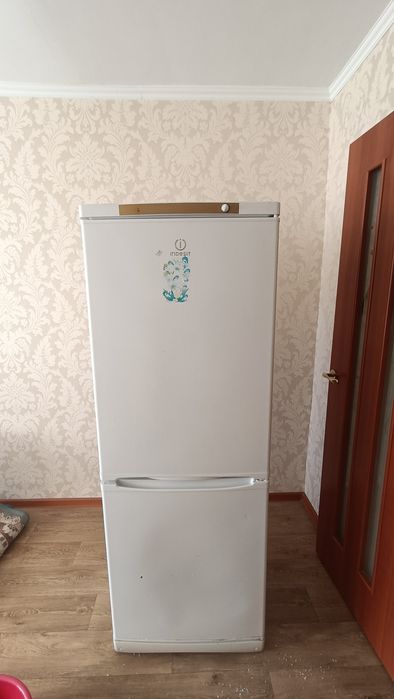 Продам холодильник Индезит