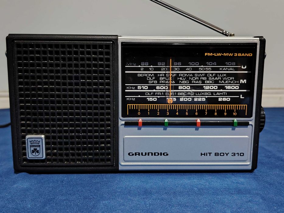 GRUNDIG HIT BOY 310 radio  3 benzi de unde, radio portabil.