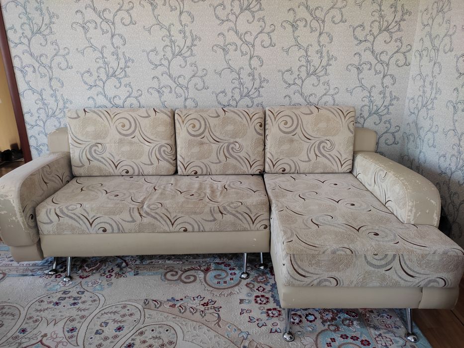 Диван угловой , пружинный