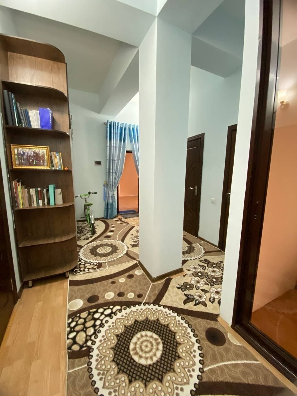 Янгийул шахри, Лаззат кучаси, 3/3/5 квартира сотилади.