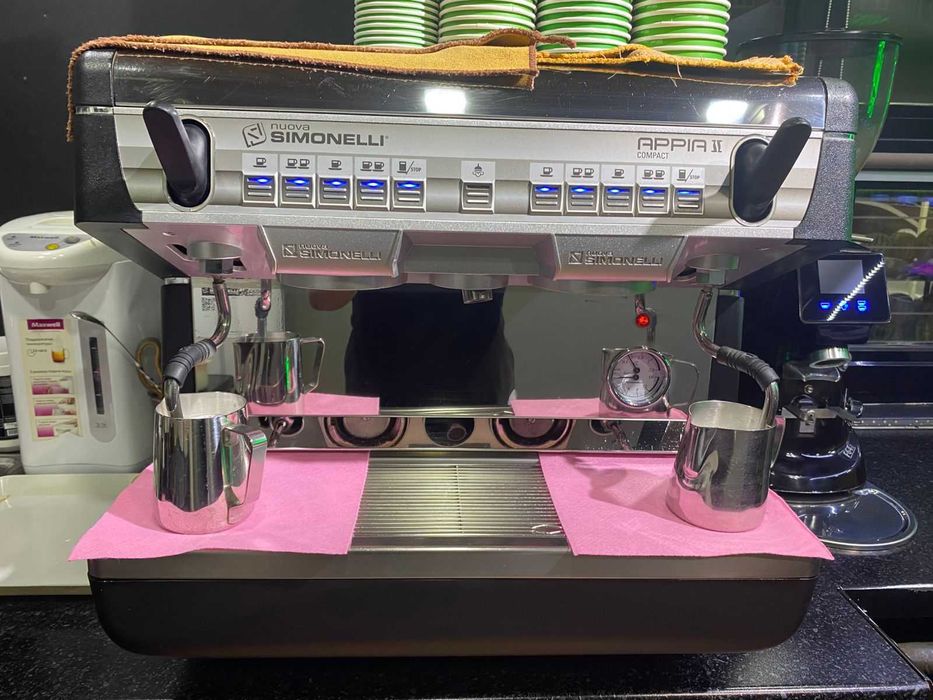 Продам кофемашину Nuova Simonelli+кофемолка Fiorenzato F64E