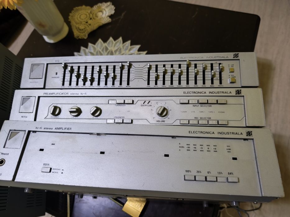 Vând linie electronica industrială