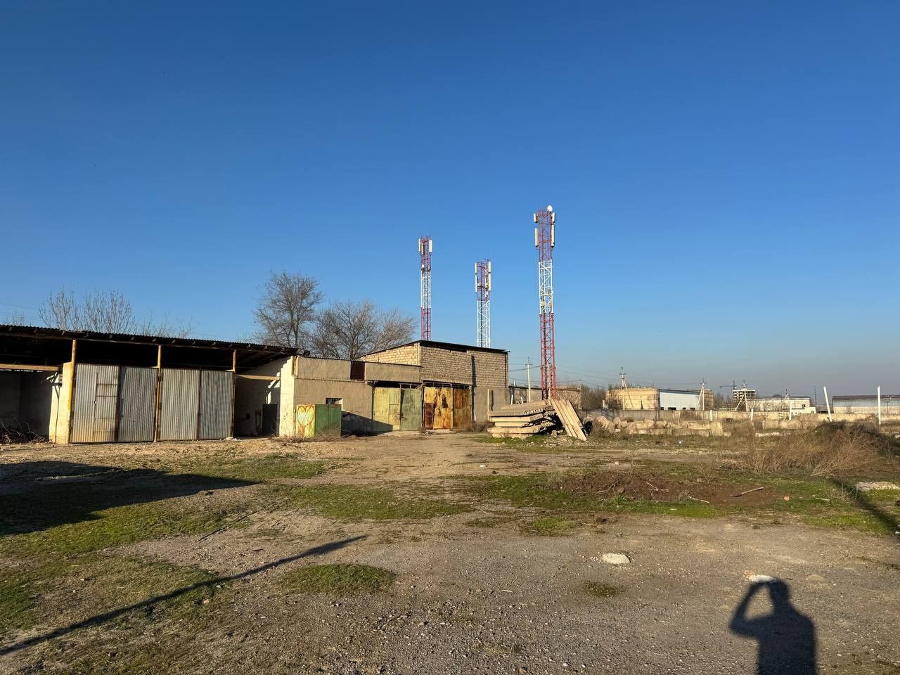 Гараж сотилади .