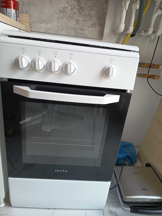 Aragaz Arctic puțin folosit