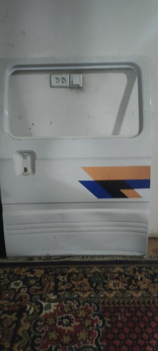 Damas eshik chap tomon