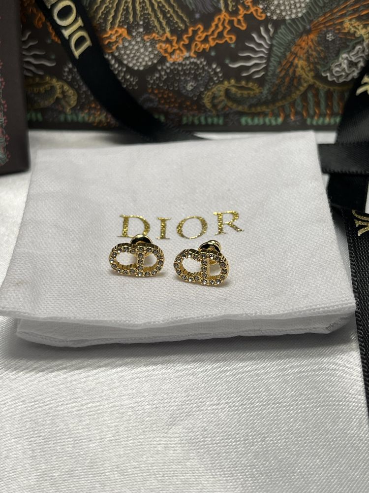 Cercei Dior clasici