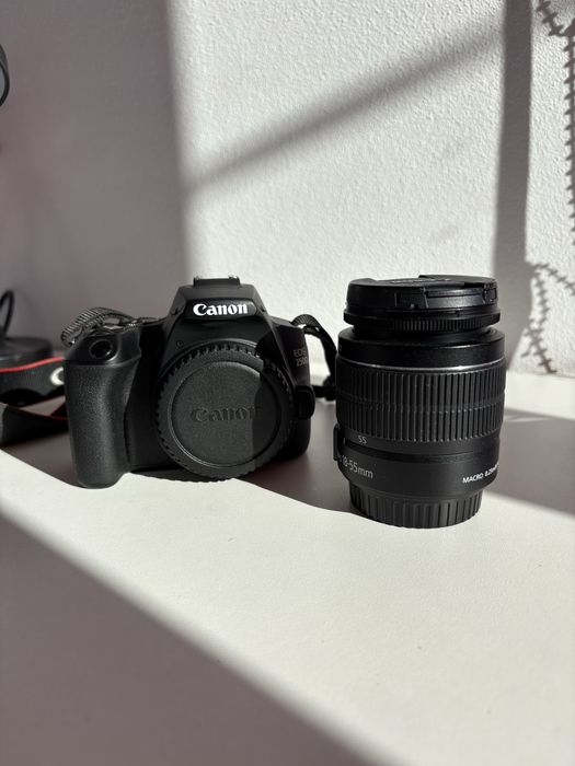 Aparat foto Canon EOS 250d + obiectiv 15-55mm