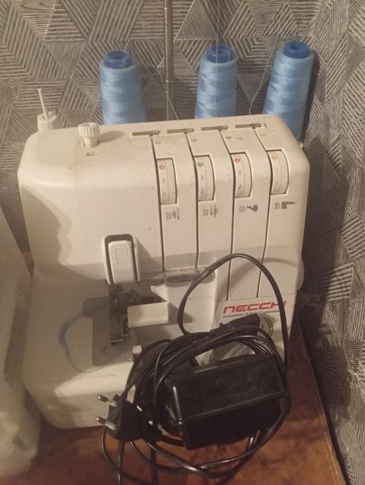 Швейная машина- оверлог