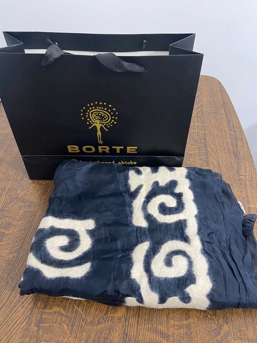 Отличный подарок на 8 марта Шарф-палантин