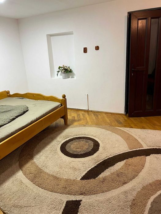 Casa de închiriat la curte